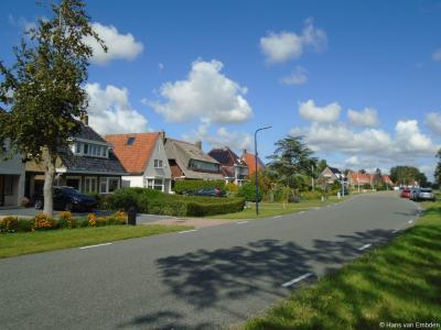 Buurtschapsgezicht van buurtschap Saltryp aan de Harlingerstraatweg W van de dorpskern van Midlum.
