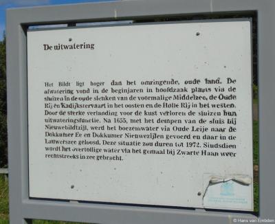 Buurtschap Oosthoek, informatiepaneel over de uitwatering van de streek Het Bildt door de eeuwen heen.